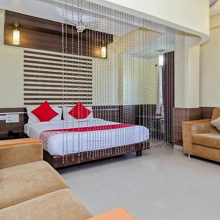 Oyo 30537 Hotel Megharaj Bijāpur Buitenkant foto