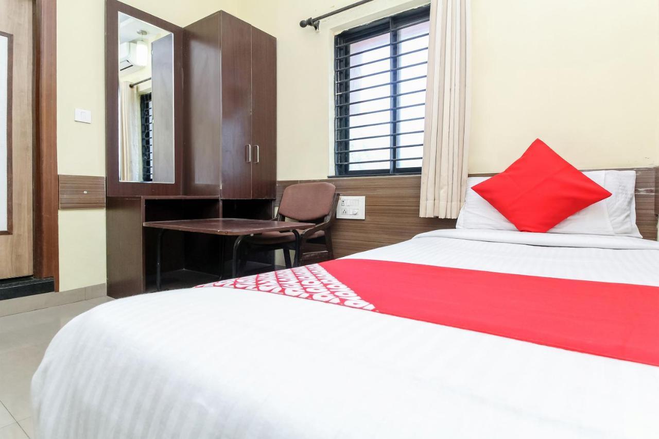 Oyo 30537 Hotel Megharaj Bijāpur Buitenkant foto