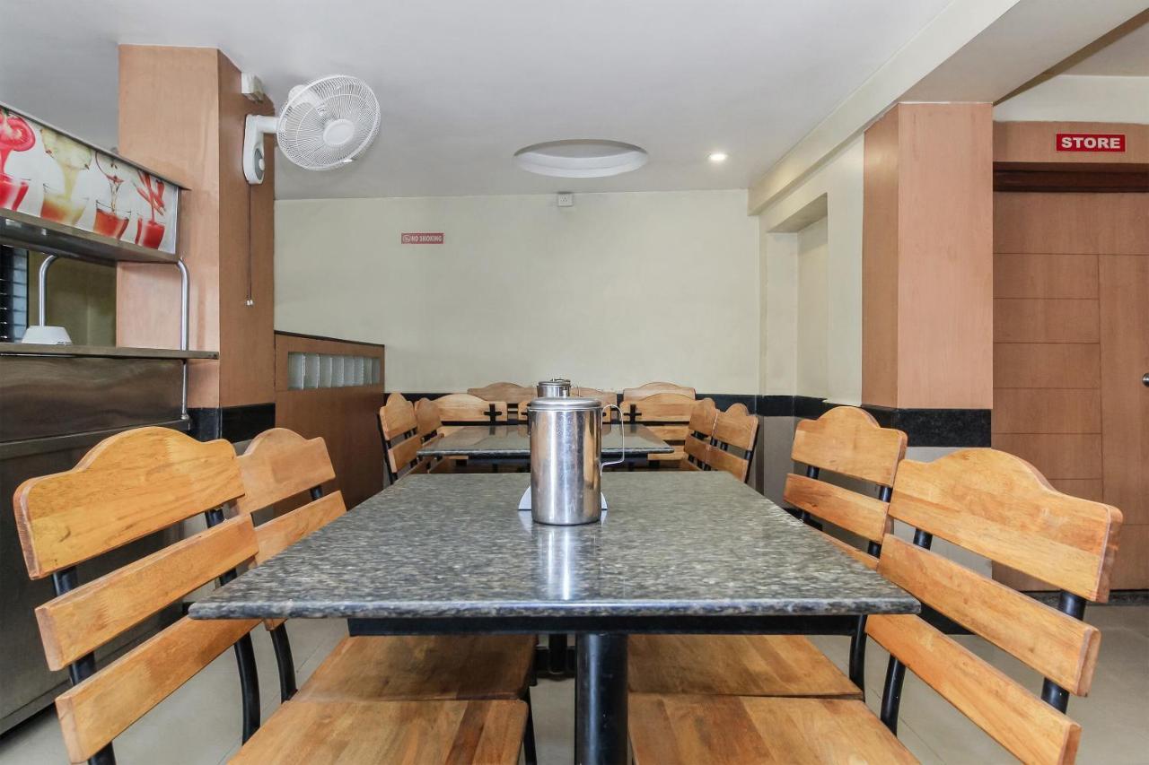 Oyo 30537 Hotel Megharaj Bijāpur Buitenkant foto