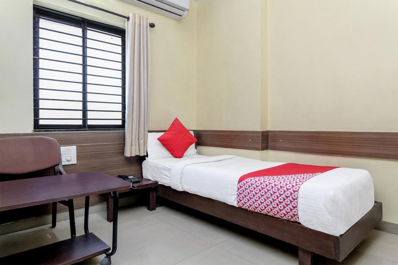 Oyo 30537 Hotel Megharaj Bijāpur Buitenkant foto
