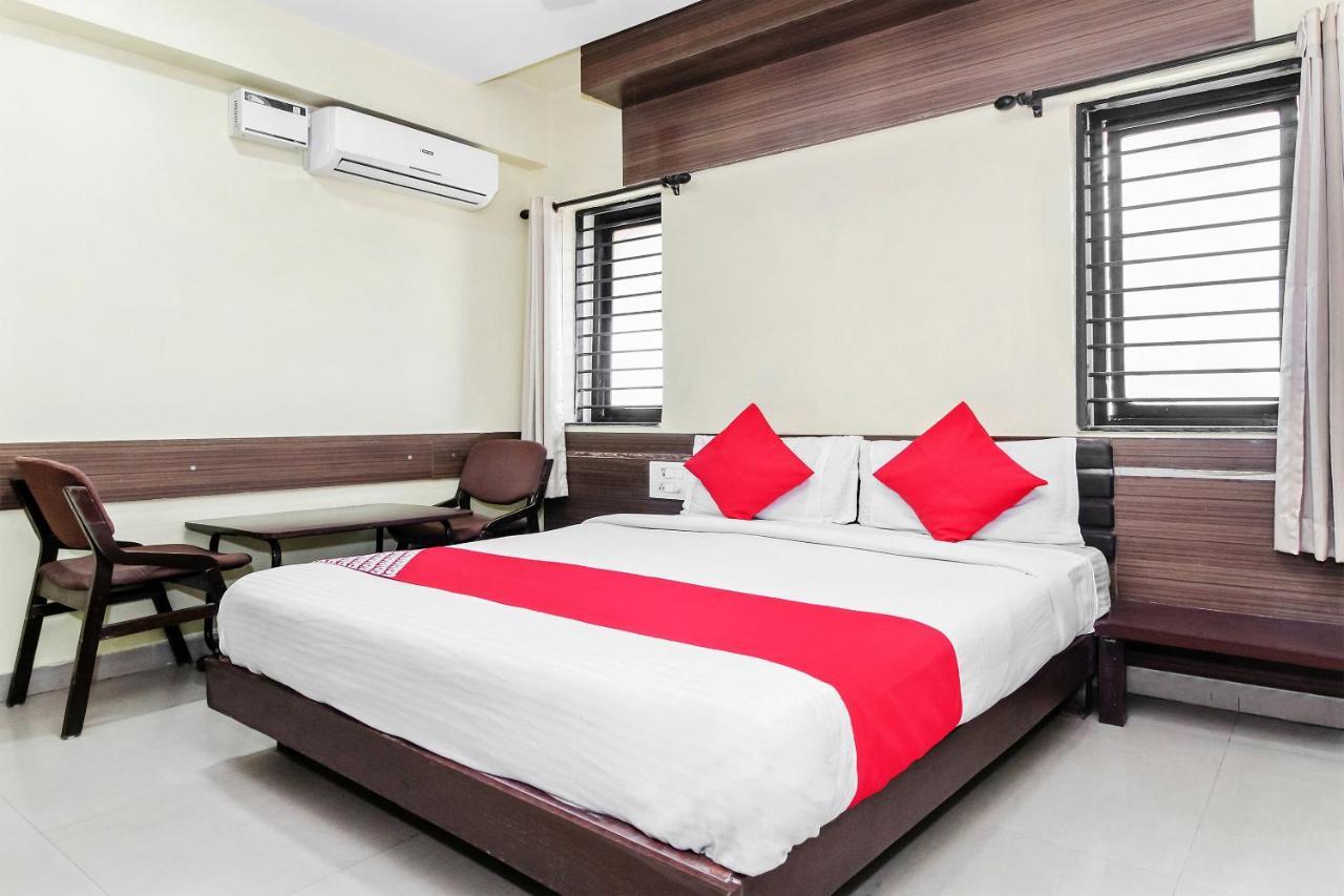 Oyo 30537 Hotel Megharaj Bijāpur Buitenkant foto