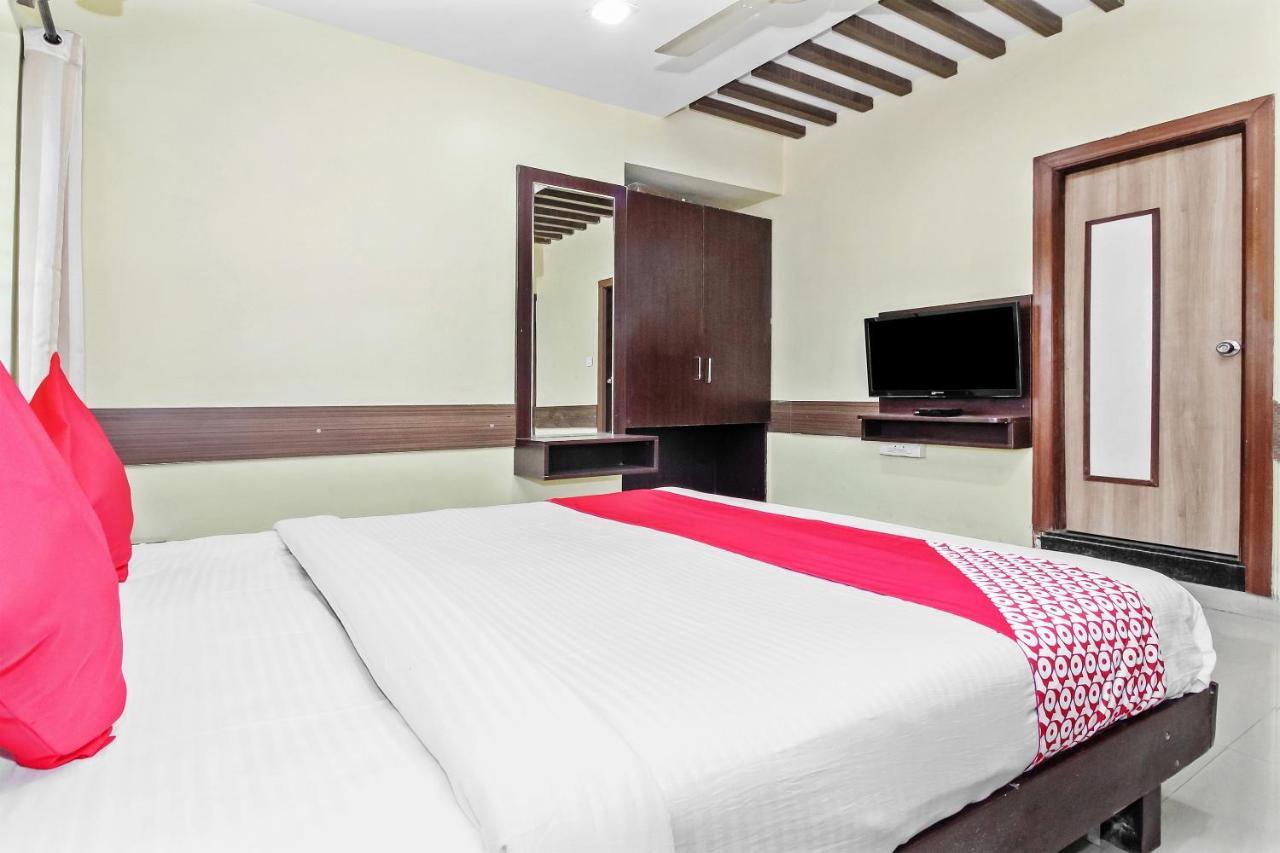 Oyo 30537 Hotel Megharaj Bijāpur Buitenkant foto