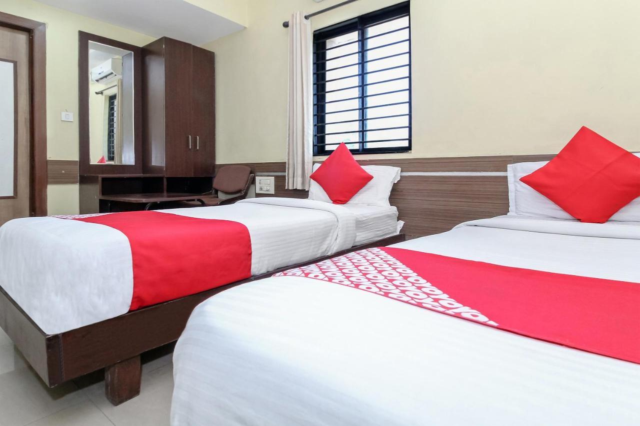 Oyo 30537 Hotel Megharaj Bijāpur Buitenkant foto