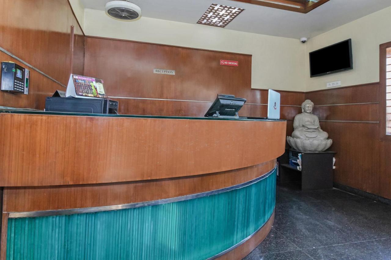 Oyo 30537 Hotel Megharaj Bijāpur Buitenkant foto