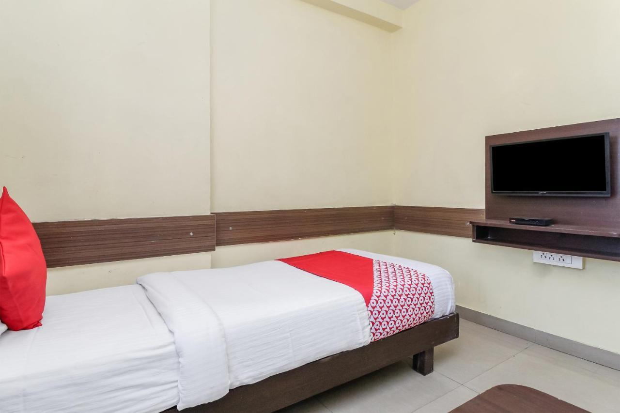Oyo 30537 Hotel Megharaj Bijāpur Buitenkant foto