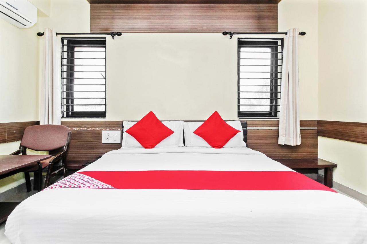 Oyo 30537 Hotel Megharaj Bijāpur Buitenkant foto