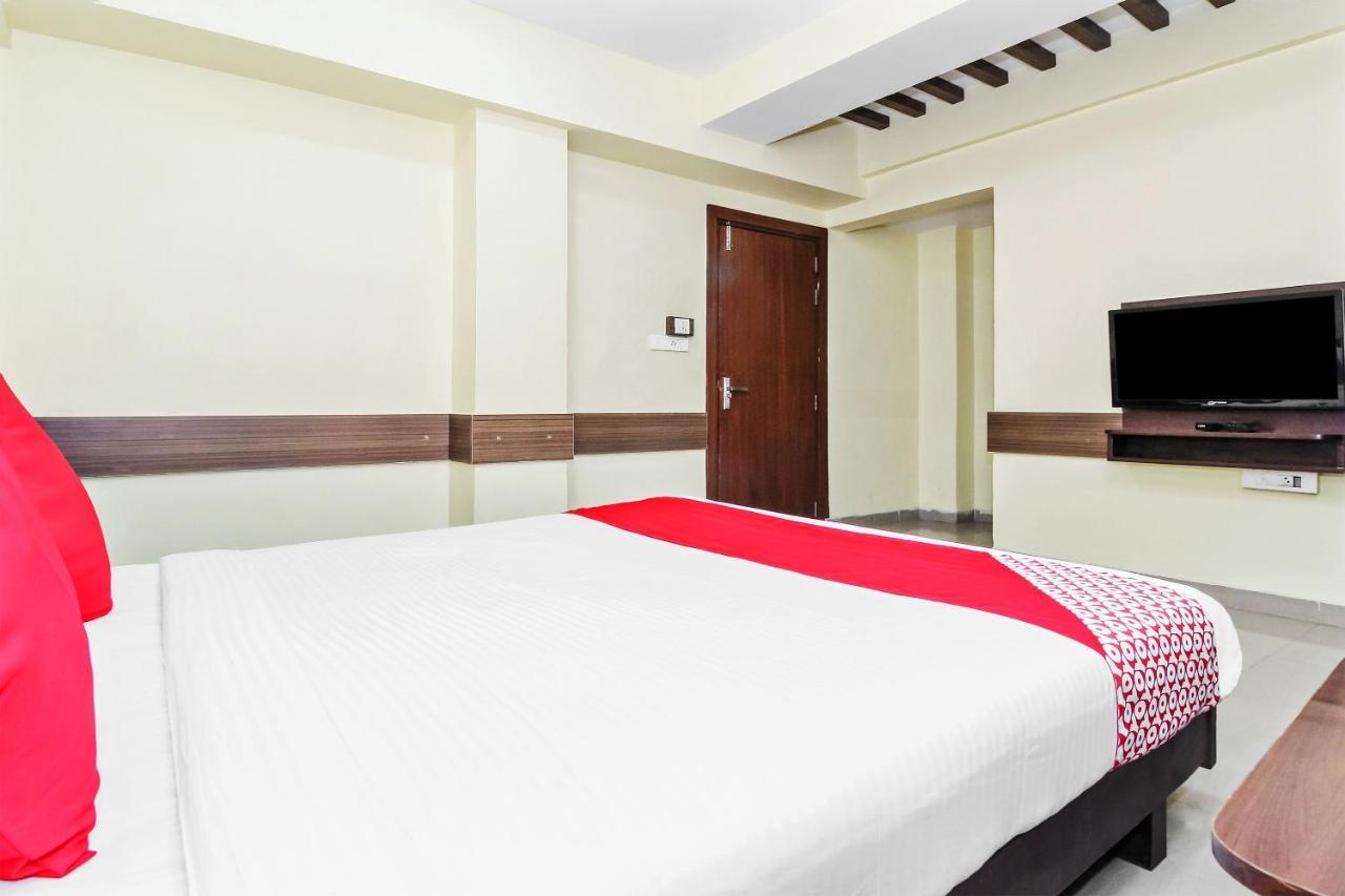 Oyo 30537 Hotel Megharaj Bijāpur Buitenkant foto